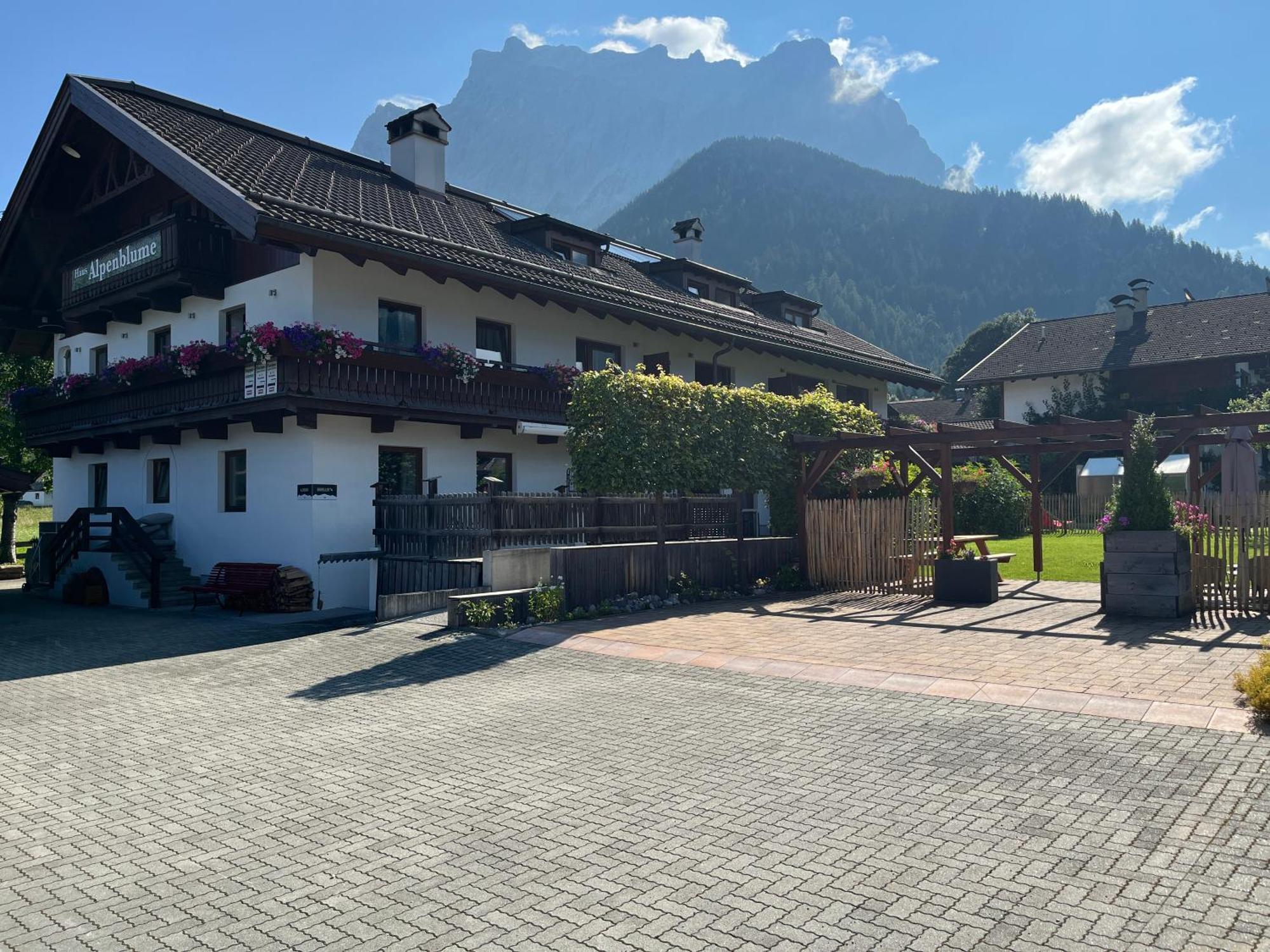 Haus Alpenblume Apartamento Ehrwald Exterior foto