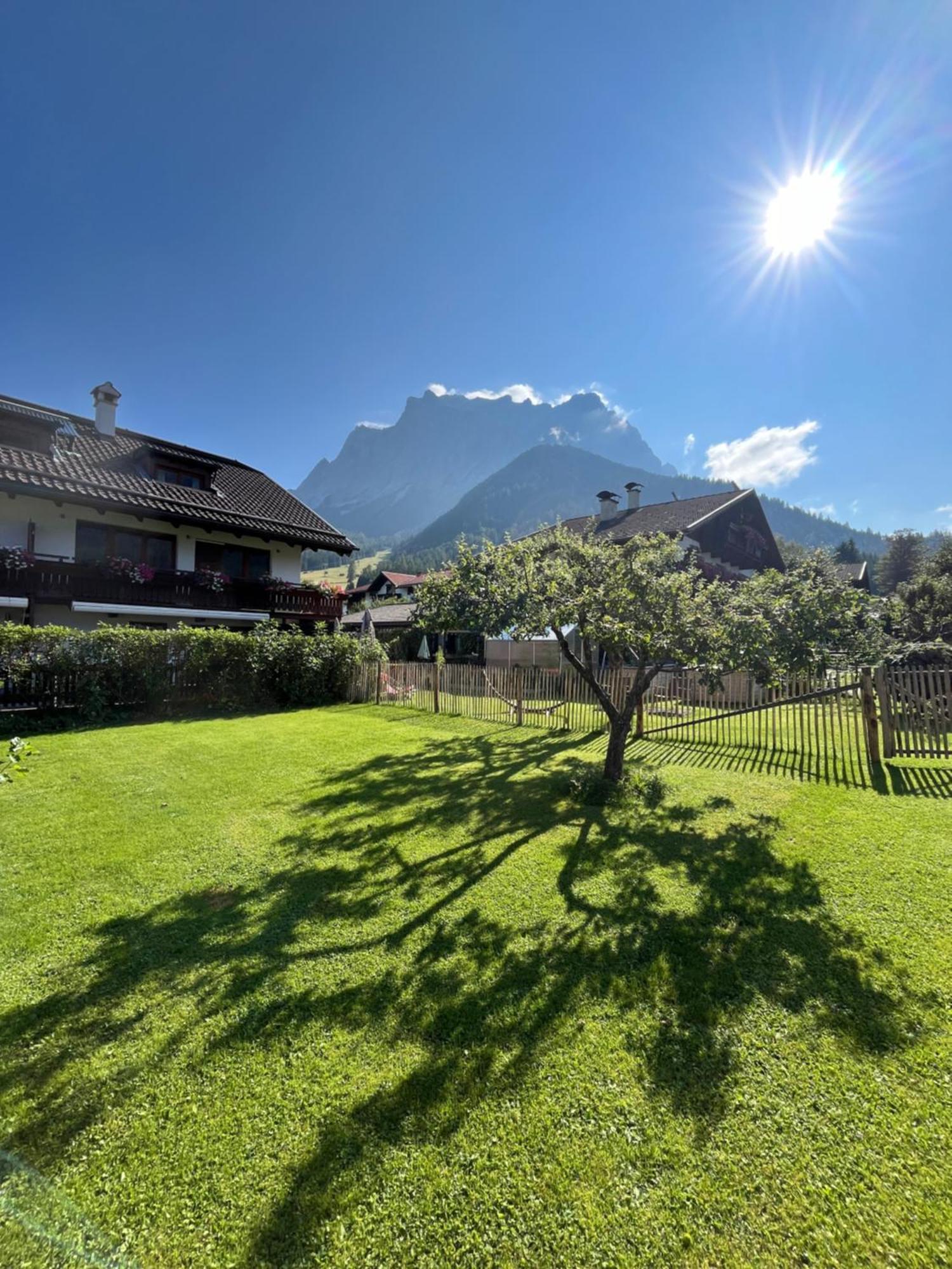 Haus Alpenblume Apartamento Ehrwald Exterior foto