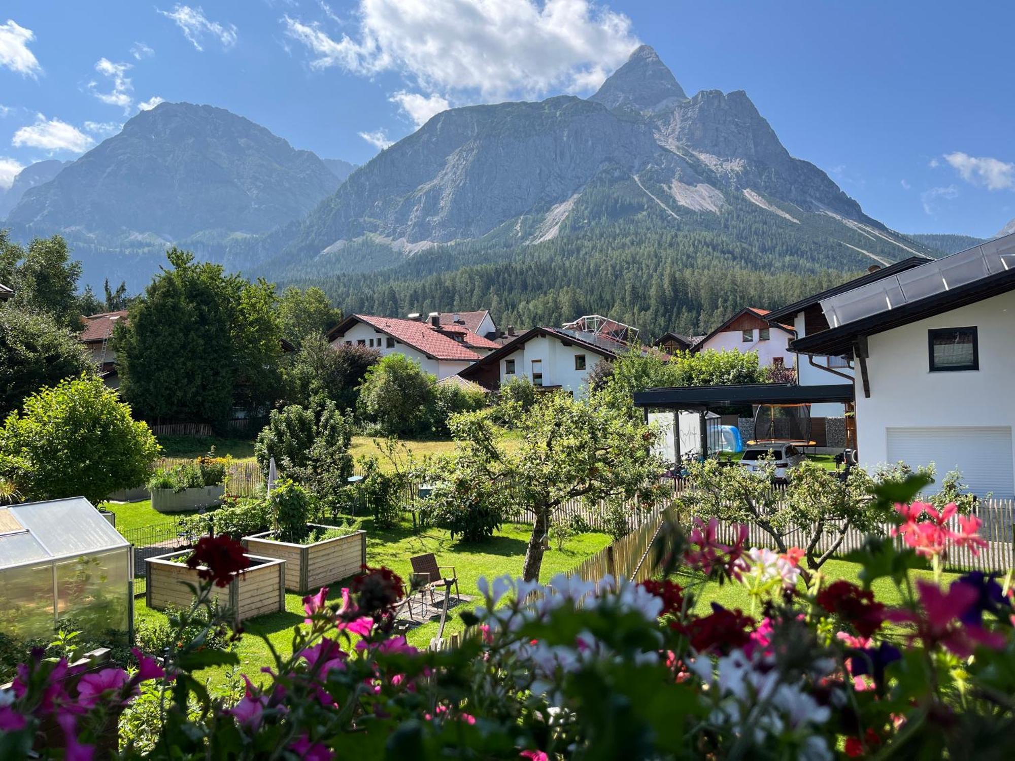 Haus Alpenblume Apartamento Ehrwald Exterior foto